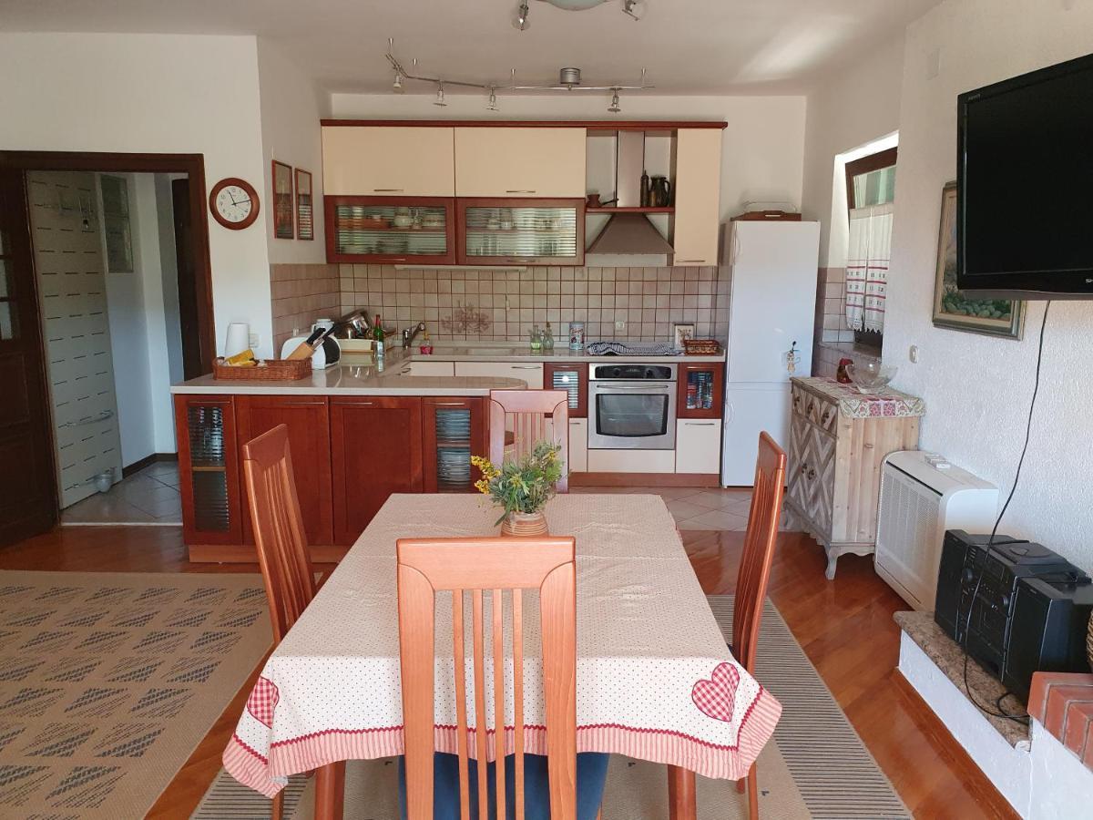 Holiday House "Lea" Lukoran Екстер'єр фото