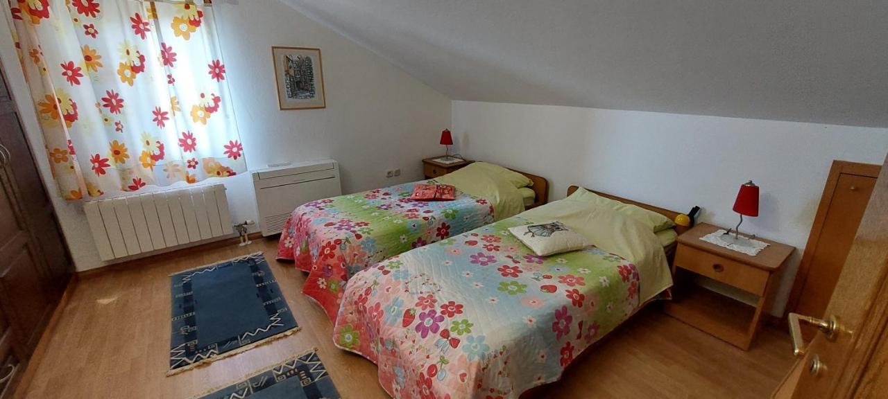 Holiday House "Lea" Lukoran Екстер'єр фото